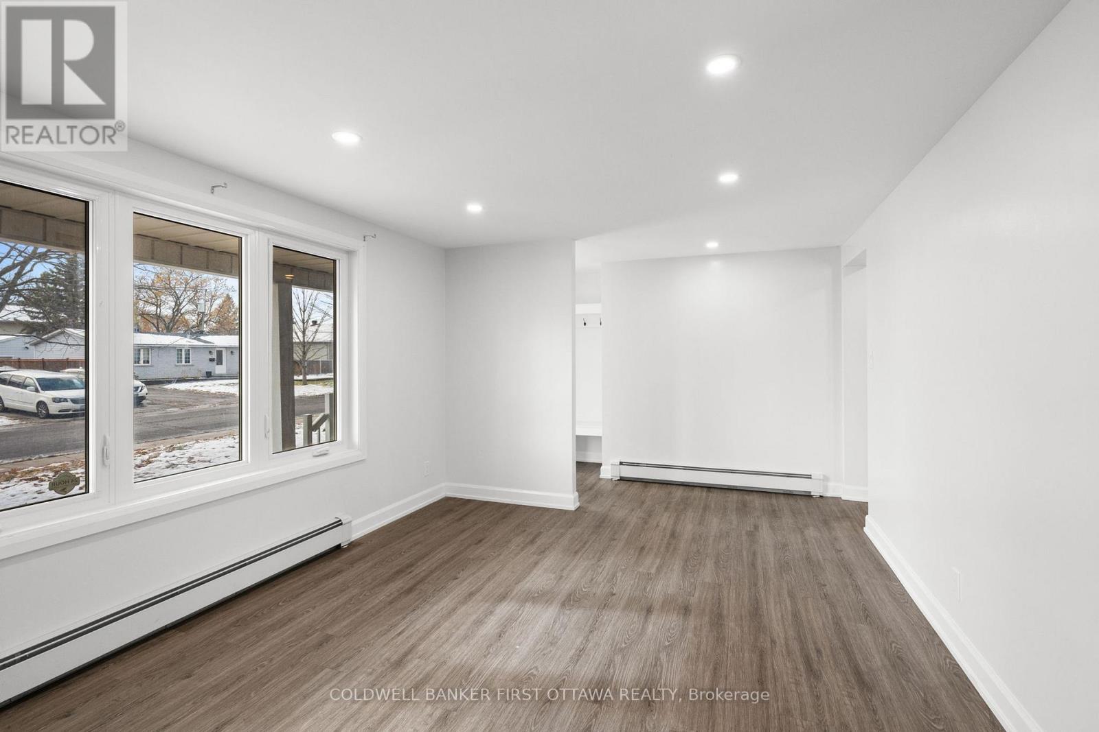 351 Amiens Street, Ottawa, ON - Indoor Photo Showing Other Room