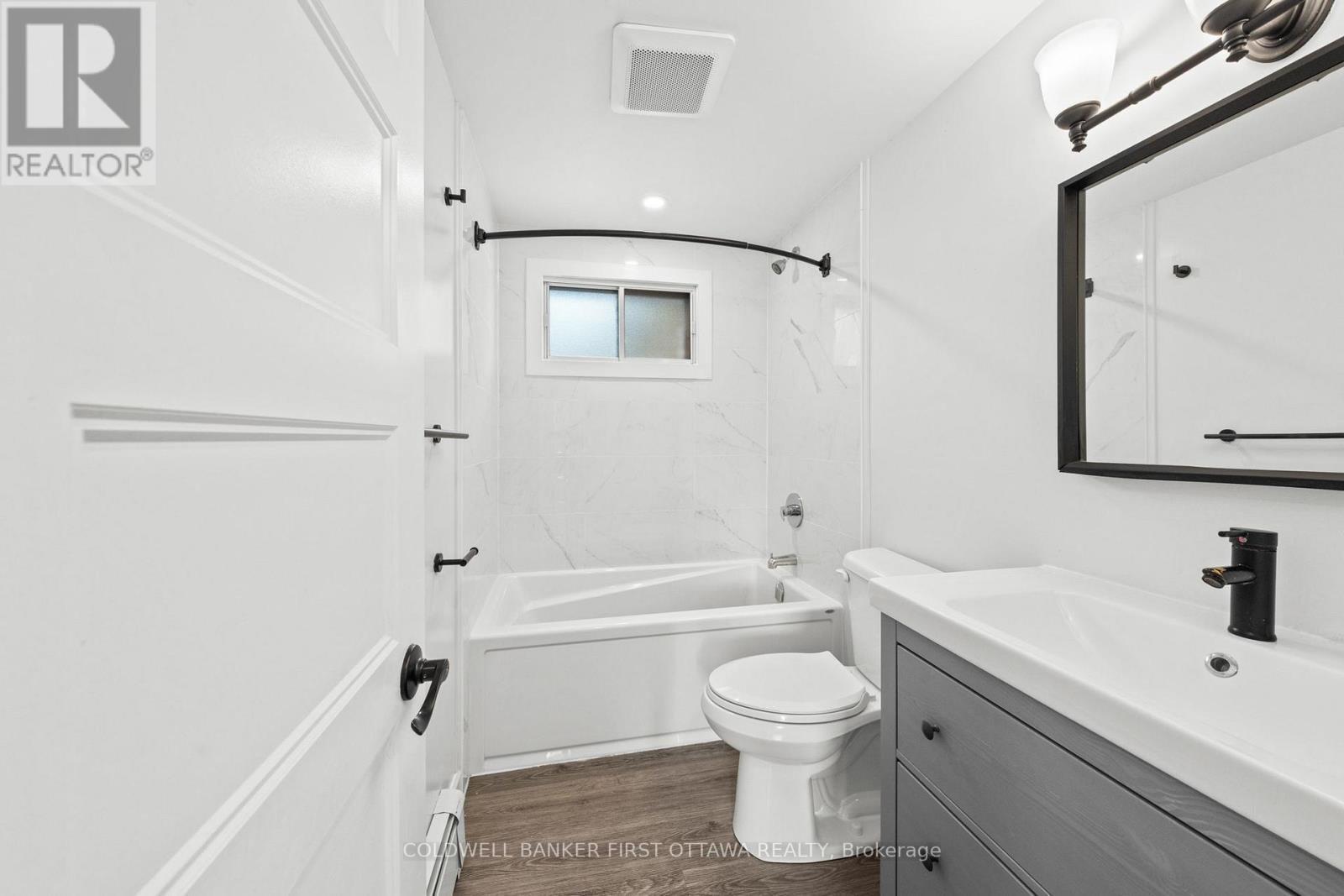 351 Amiens Street, Ottawa, ON - Indoor Photo Showing Bathroom