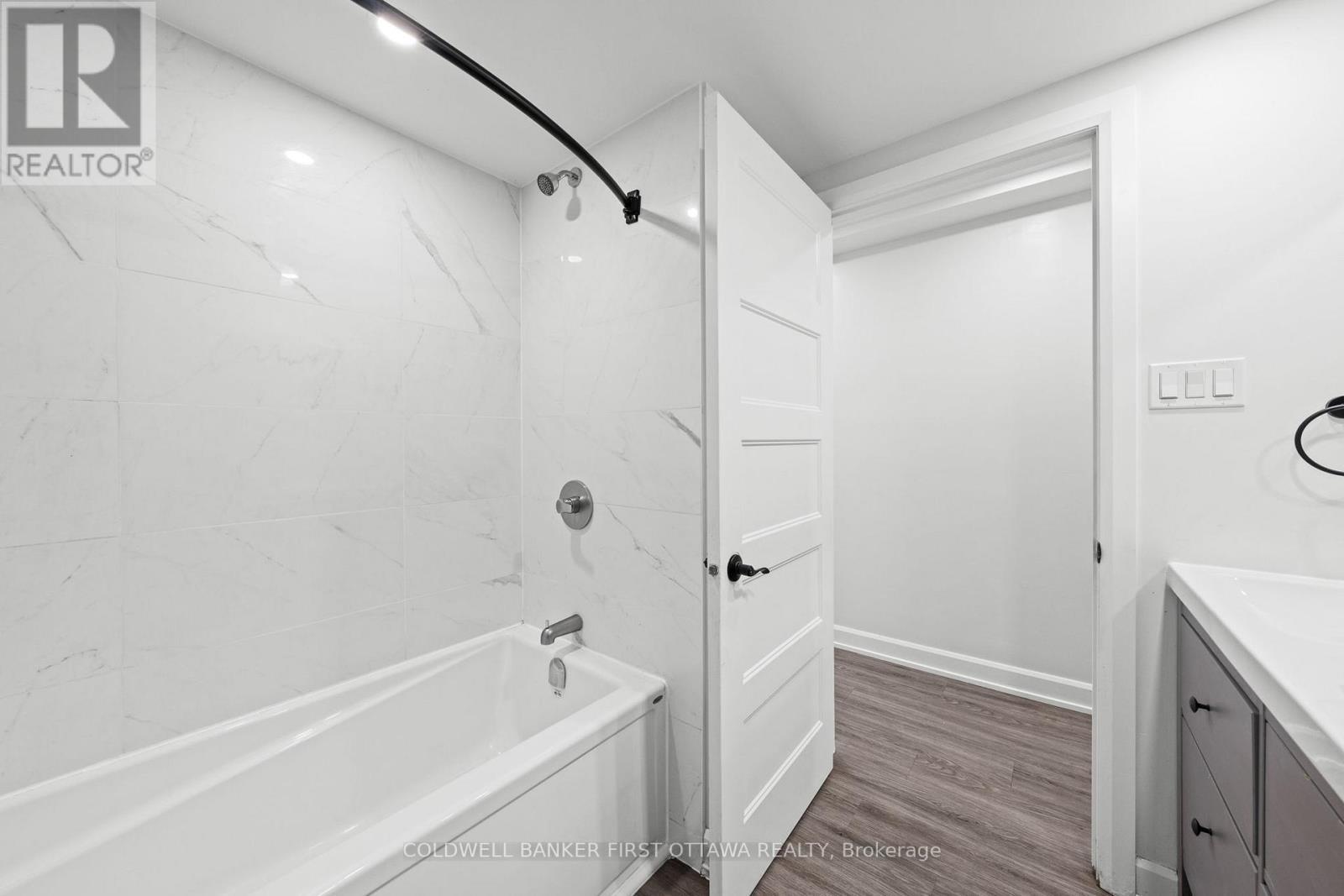 351 Amiens Street, Ottawa, ON - Indoor