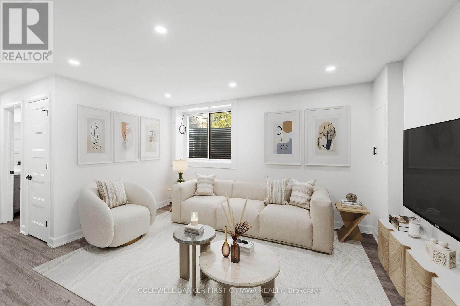 351 Amiens Street, Ottawa, ON - Indoor Photo Showing Living Room