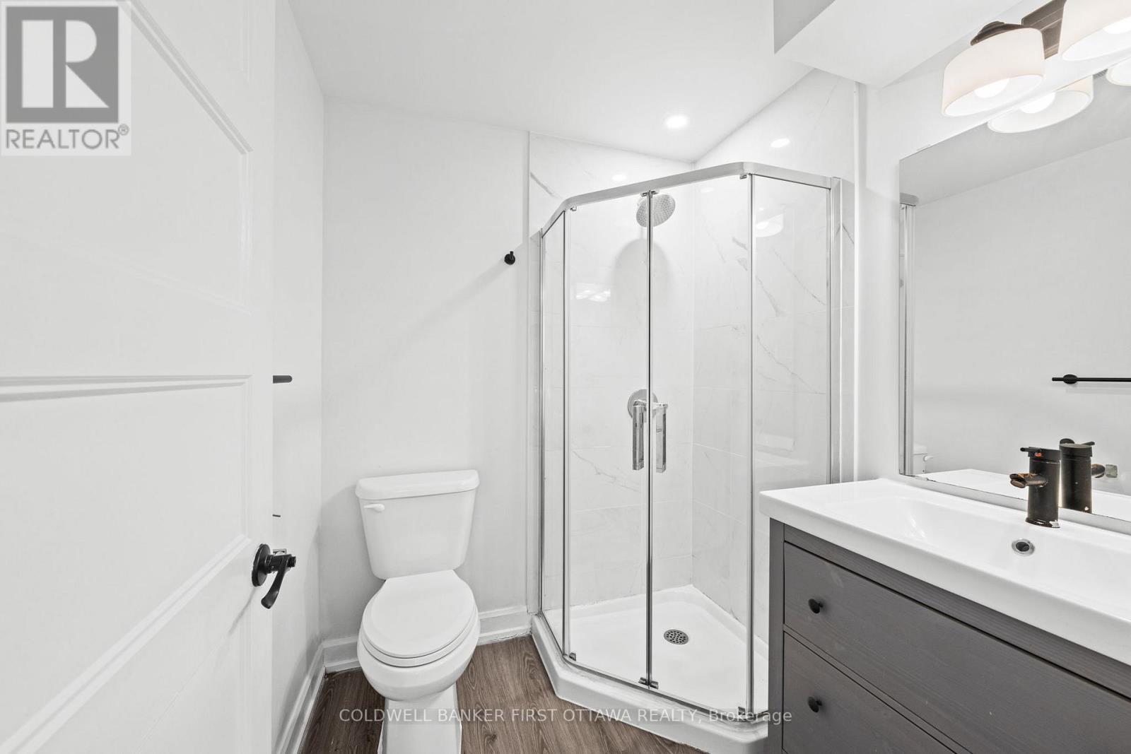 351 Amiens Street, Ottawa, ON - Indoor Photo Showing Bathroom