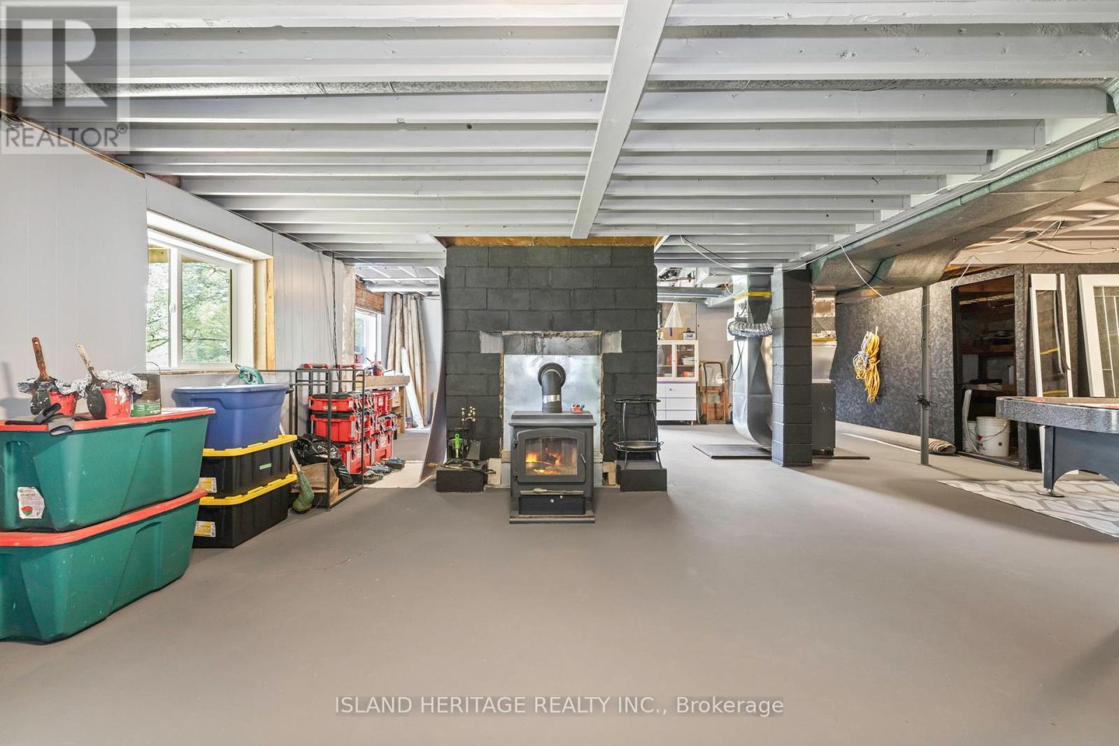 5 Linney Lane, Mcdougall, ON - Indoor Photo Showing Garage