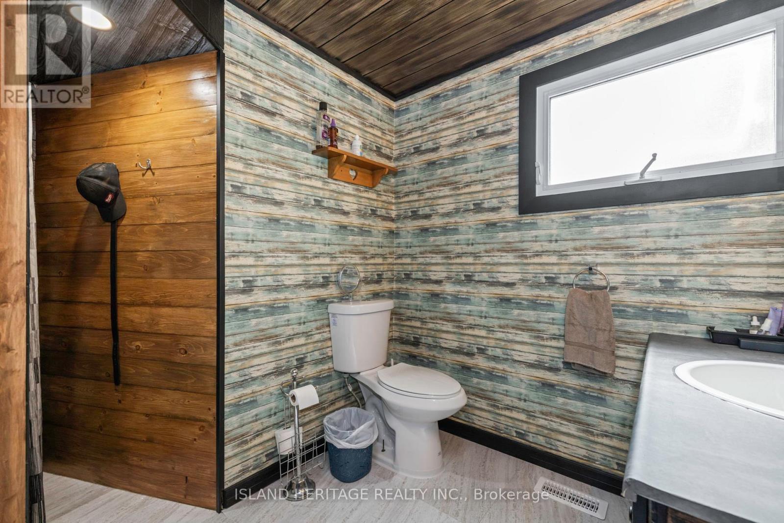 5 Linney Lane, Mcdougall, ON - Indoor Photo Showing Bathroom