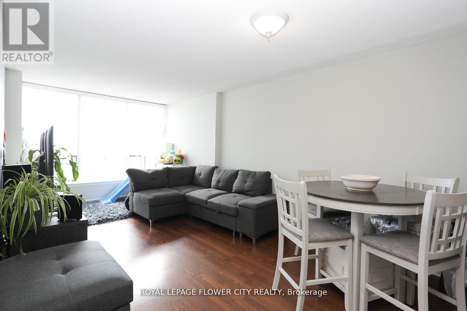 603 - 10 Laurelcrest Street, Brampton, ON - Indoor Photo Showing Living Room