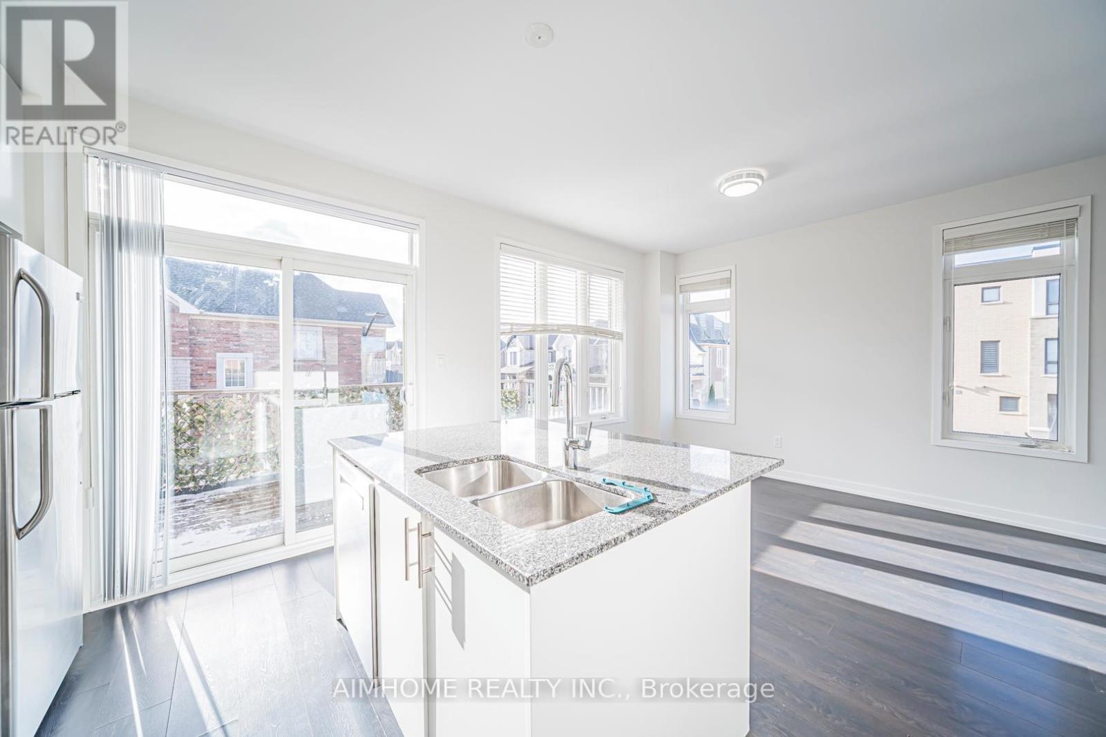 220 Beaveridge Avenue, Oakville, ON - Indoor Photo Showing Kitchen With Double Sink With Upgraded Kitchen