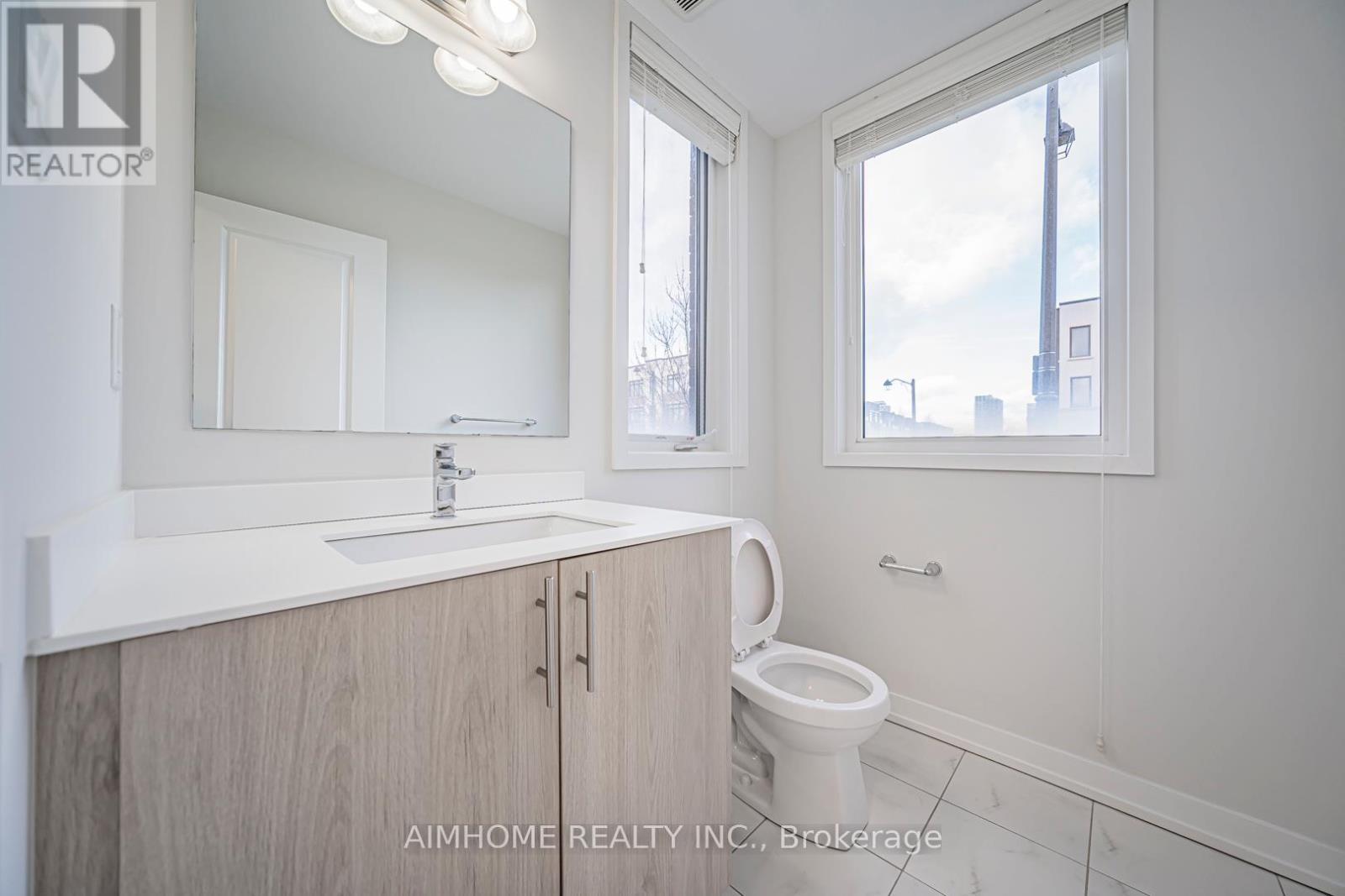 220 Beaveridge Avenue, Oakville, ON - Indoor Photo Showing Bathroom
