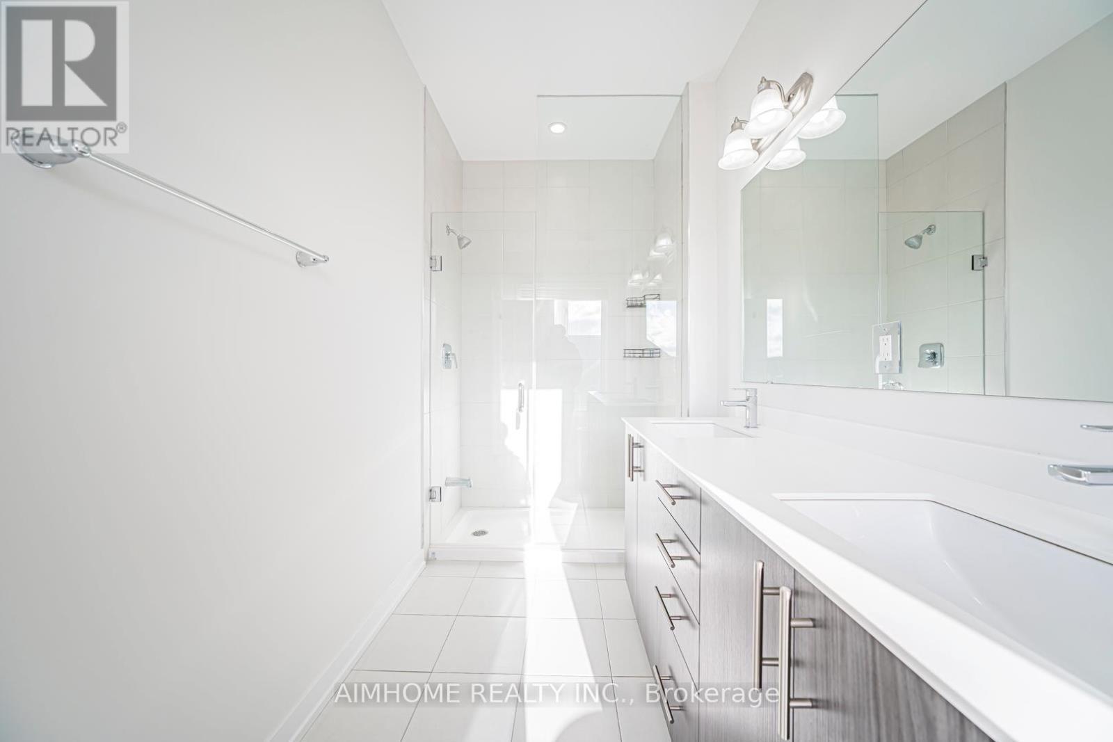 220 Beaveridge Avenue, Oakville, ON - Indoor Photo Showing Bathroom