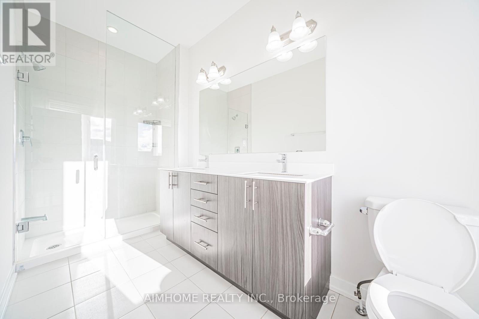 220 Beaveridge Avenue, Oakville, ON - Indoor Photo Showing Bathroom