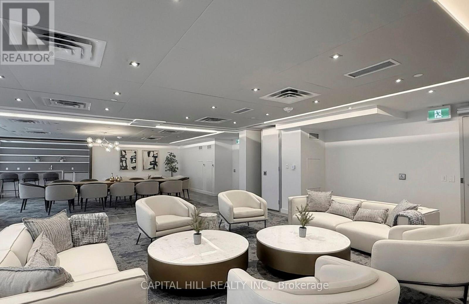 Lph20 - 543 Richmond Street W, Toronto, ON - Indoor Photo Showing Living Room