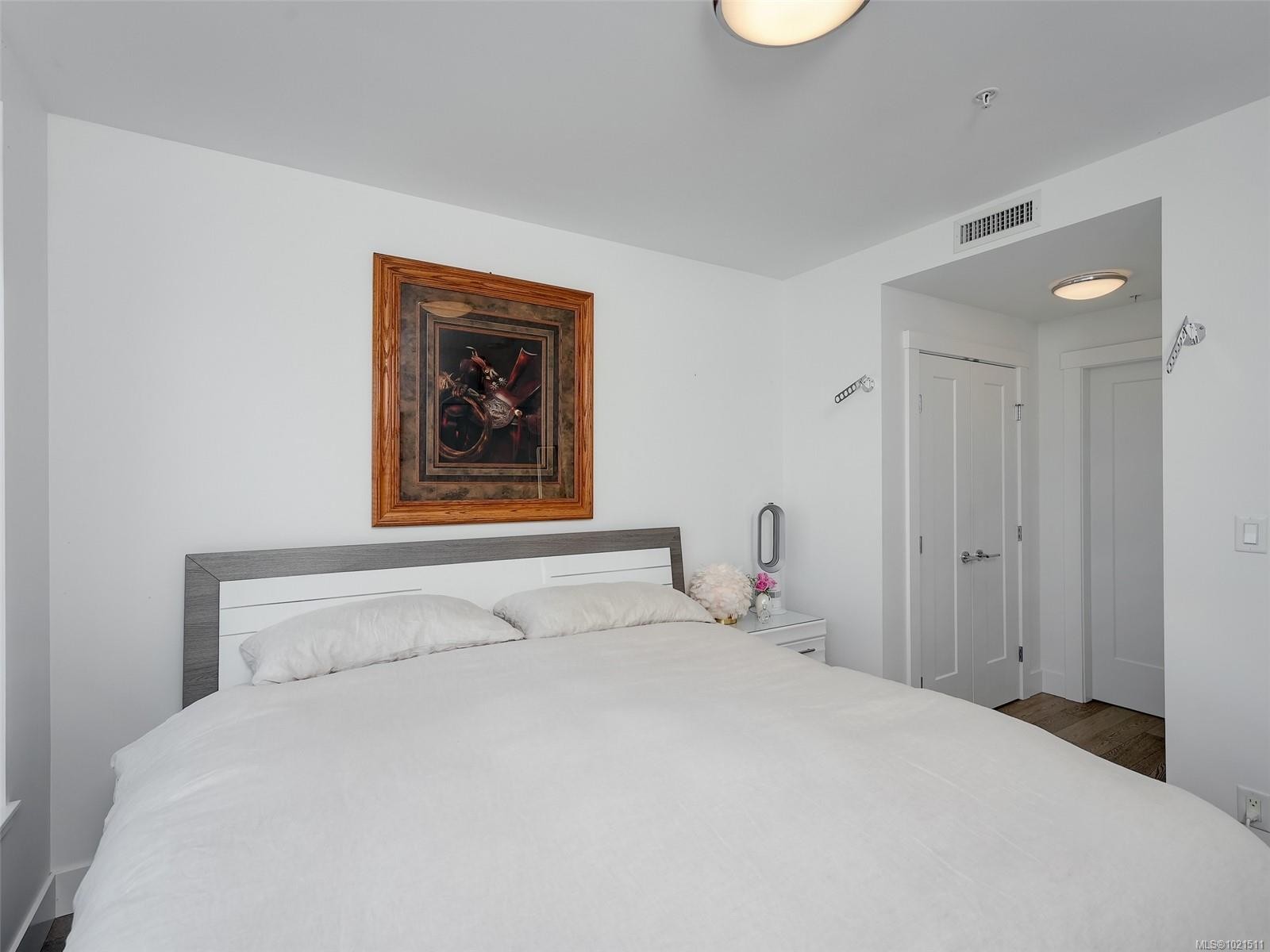 2103-777 Herald St, Victoria, BC - Indoor Photo Showing Bedroom