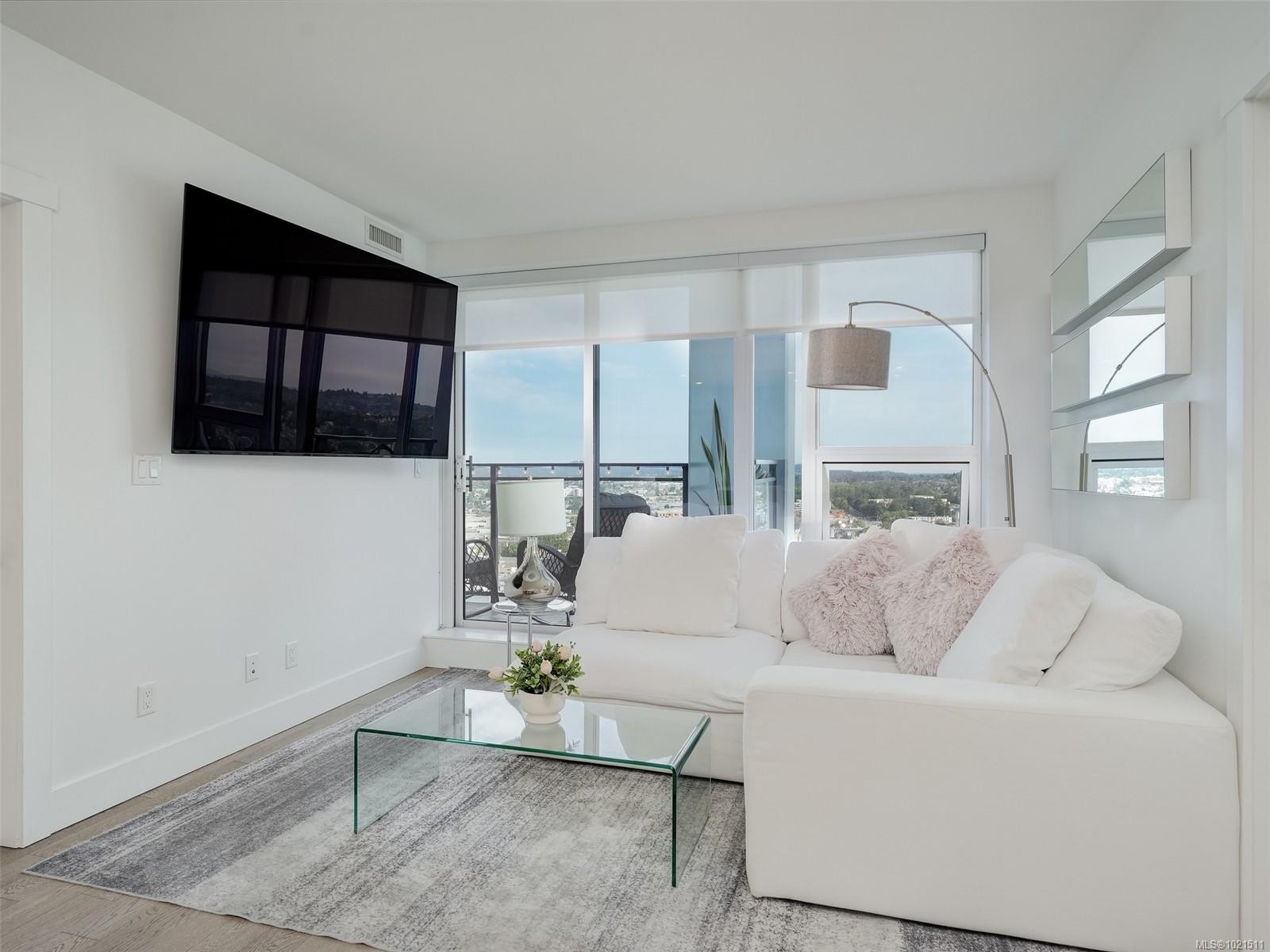 2103-777 Herald St, Victoria, BC - Indoor Photo Showing Living Room