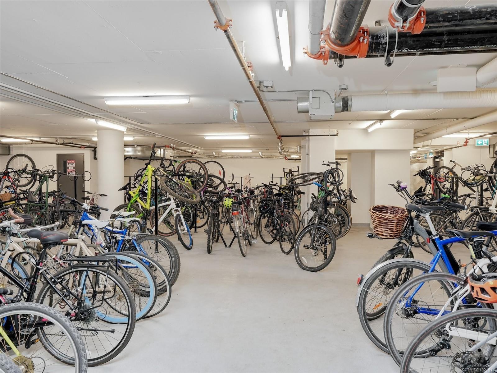 2103-777 Herald St, Victoria, BC - Indoor Photo Showing Garage