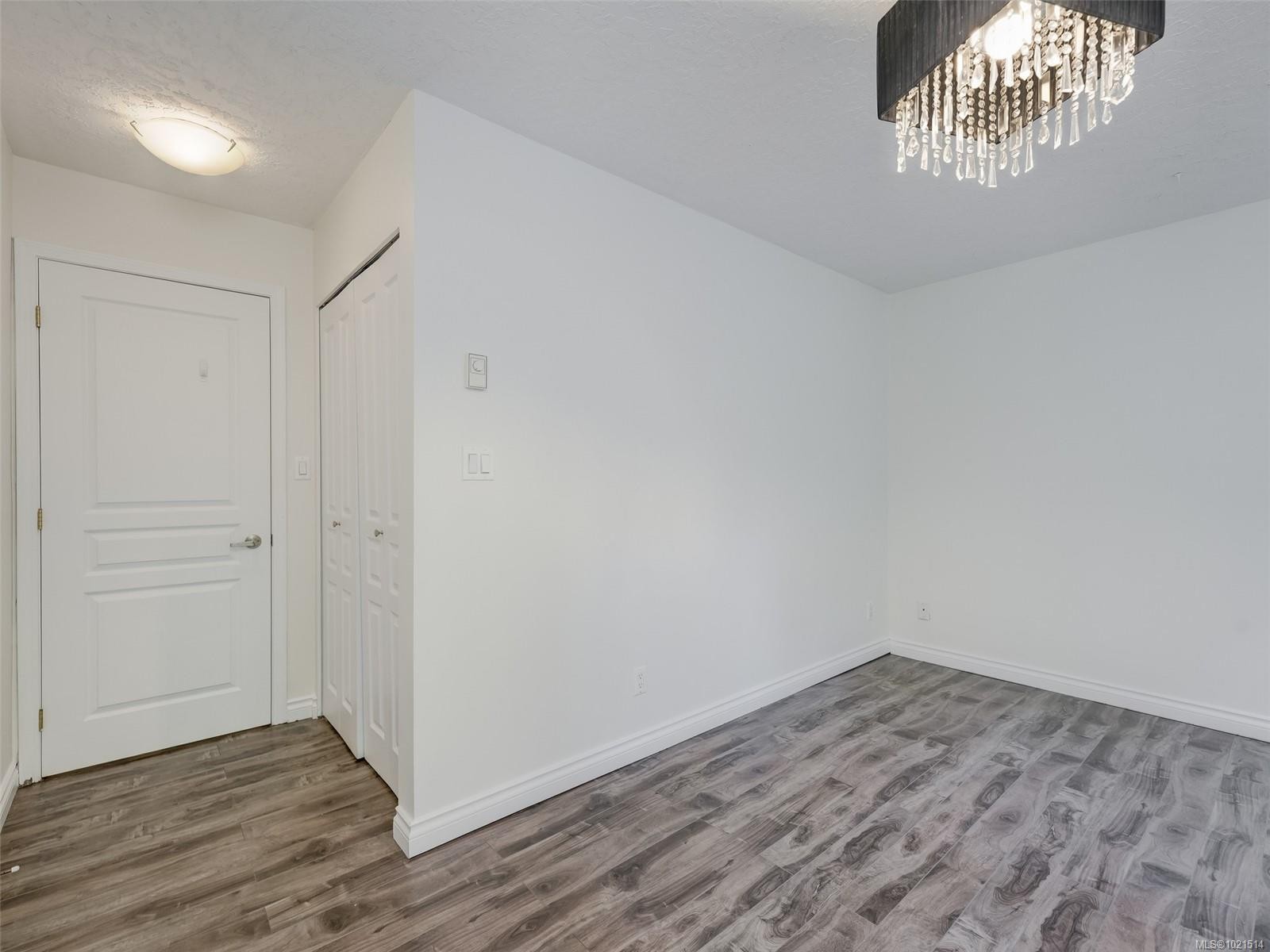 104-494 Marsett Pl, Saanich, BC - Indoor Photo Showing Other Room