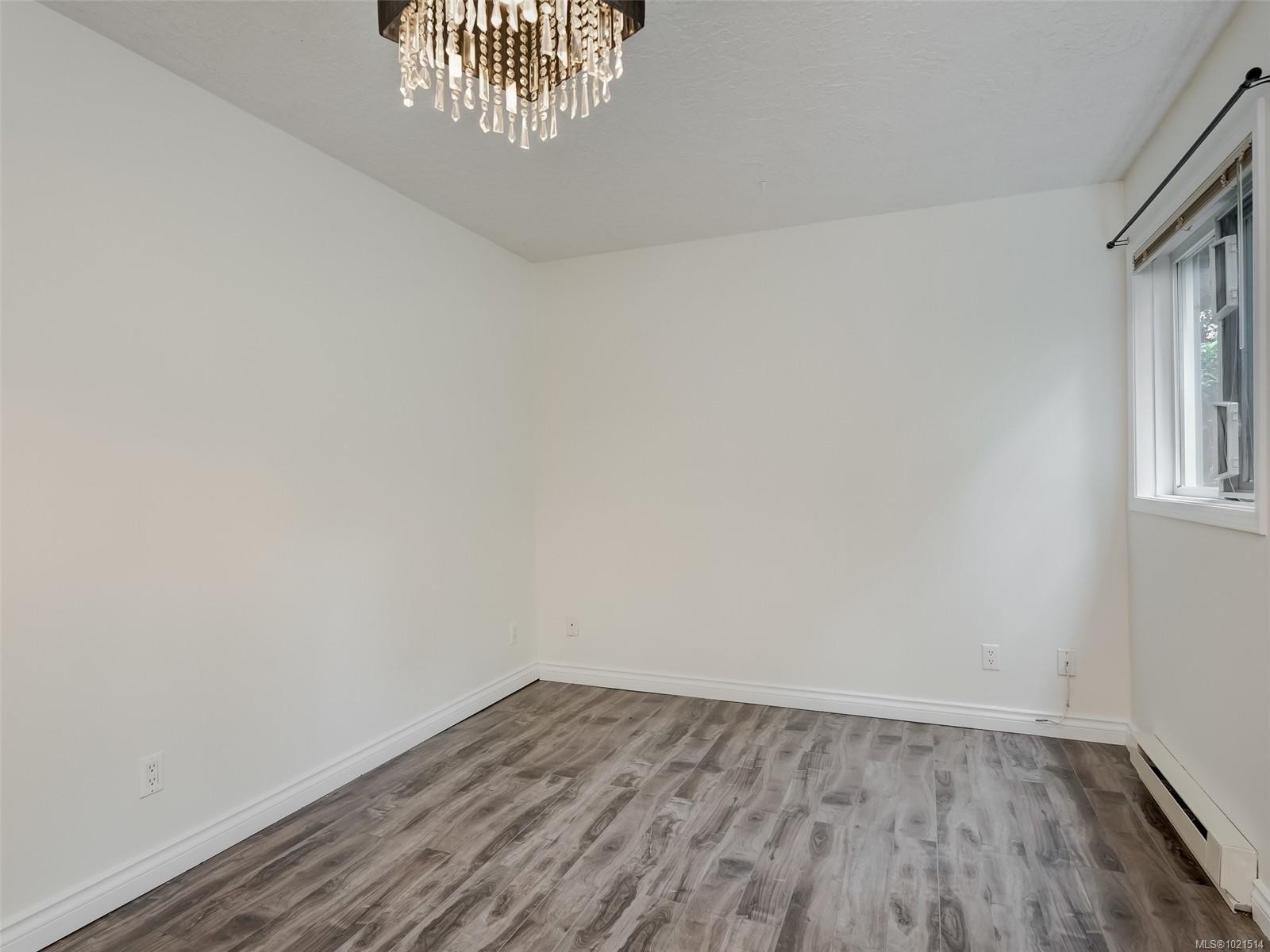 104-494 Marsett Pl, Saanich, BC - Indoor Photo Showing Other Room