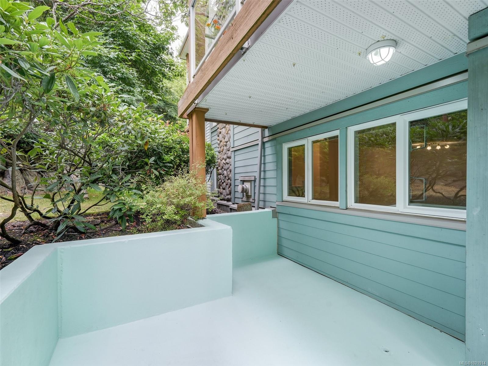 104-494 Marsett Pl, Saanich, BC - Outdoor With Exterior