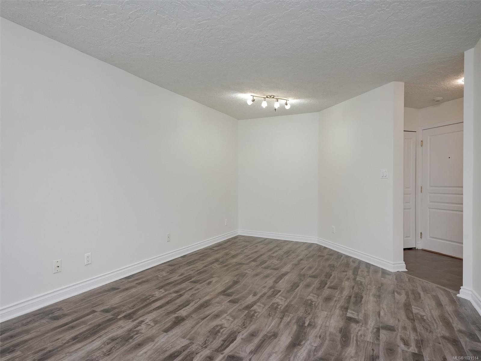 104-494 Marsett Pl, Saanich, BC - Indoor Photo Showing Other Room