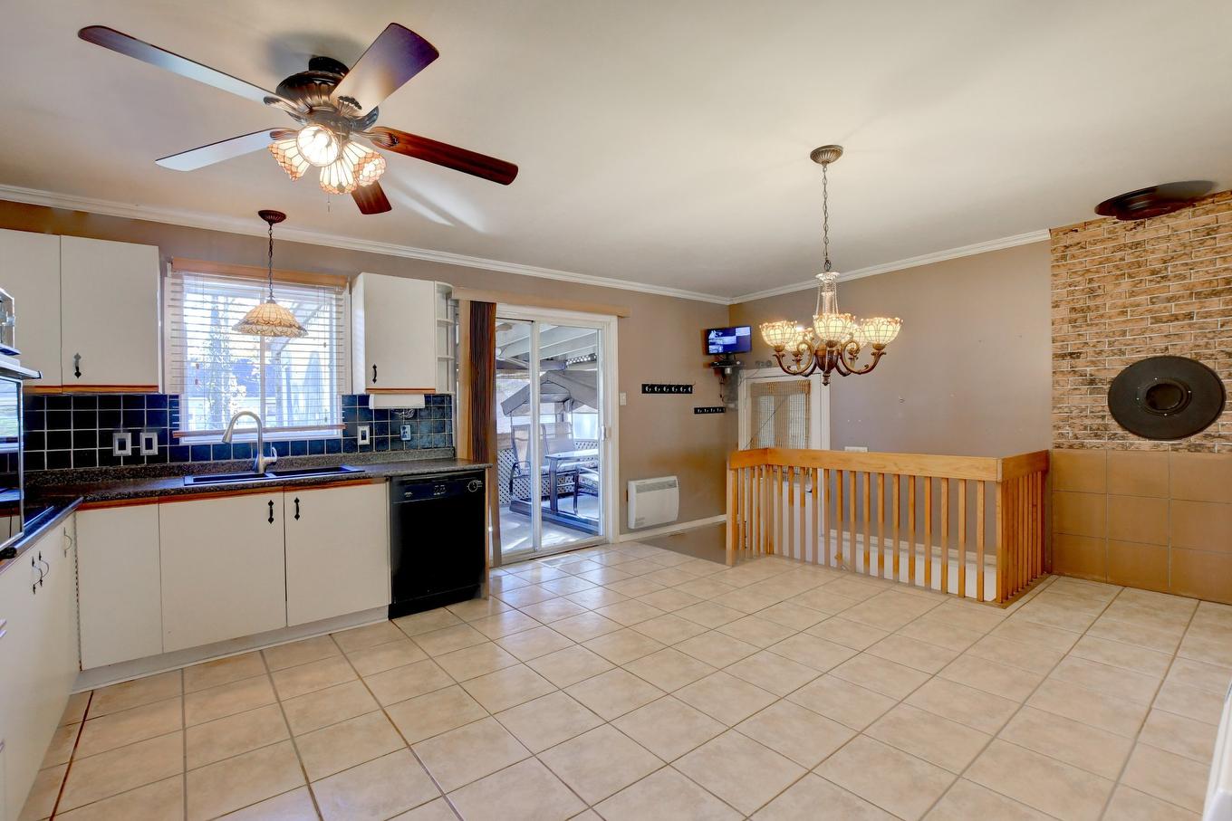 Cuisine - 1243 Rue Des Bouleaux, Les Cèdres, QC - Indoor Photo Showing Kitchen With Double Sink