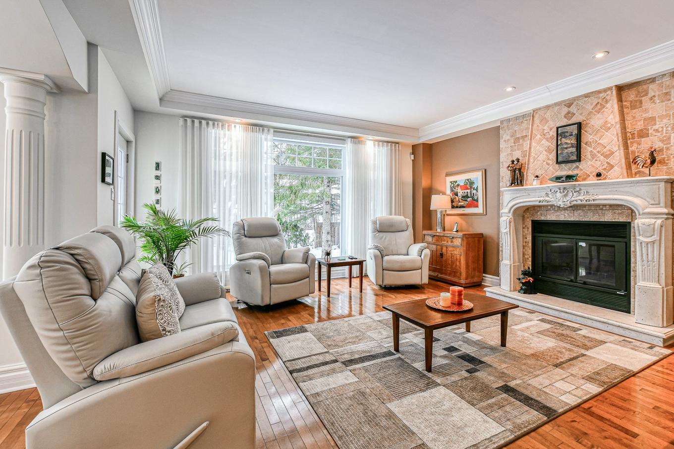 Salon - 75 Av. Ste-Marguerite, Saint-Sauveur, QC - Indoor Photo Showing Living Room With Fireplace