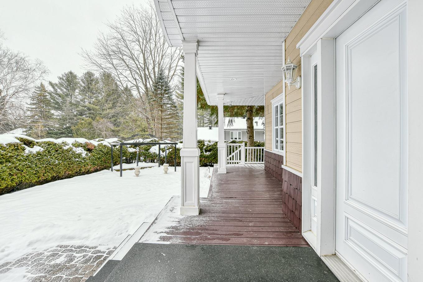 Entrée extérieure - 75 Av. Ste-Marguerite, Saint-Sauveur, QC - Outdoor With Exterior