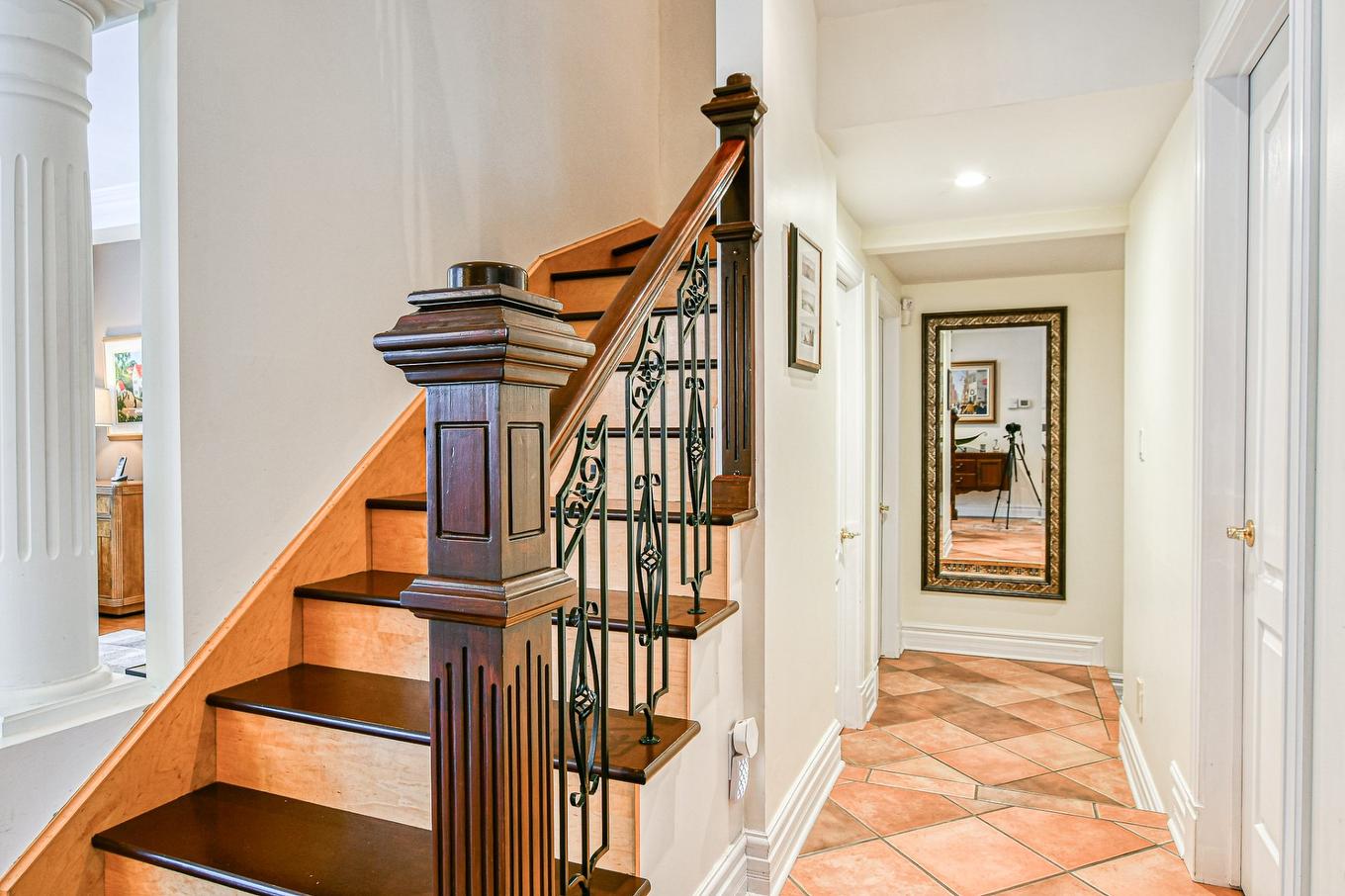 Escalier - 75 Av. Ste-Marguerite, Saint-Sauveur, QC - Indoor Photo Showing Other Room