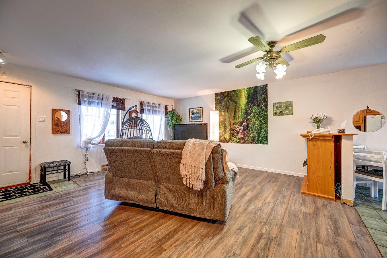 Salon - 37 84E Avenue E., Blainville, QC - Indoor Photo Showing Other Room