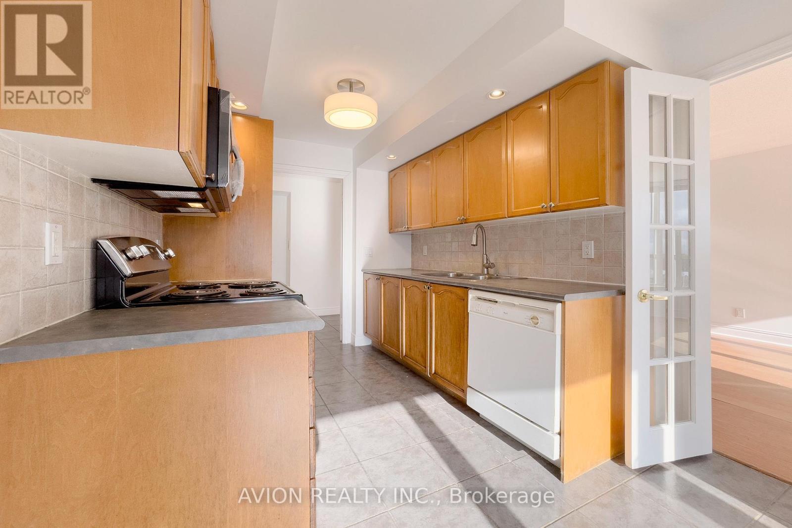 512 - 5 Northtown Way, Toronto, ON - Indoor Photo Showing Kitchen