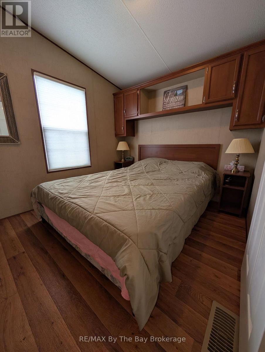 2 White Pines Trail, Wasaga Beach, ON - Indoor Photo Showing Bedroom