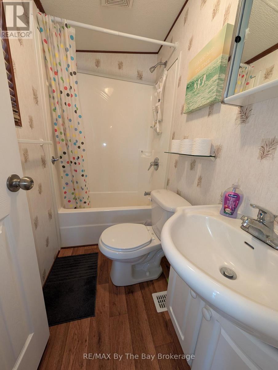 2 White Pines Trail, Wasaga Beach, ON - Indoor Photo Showing Bathroom