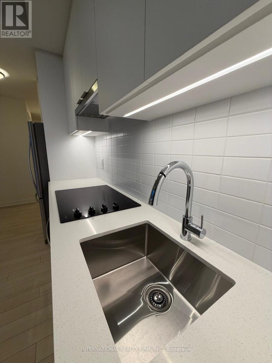 1303 - 3071 Trafalgar Road, Oakville, ON - Indoor Photo Showing Kitchen