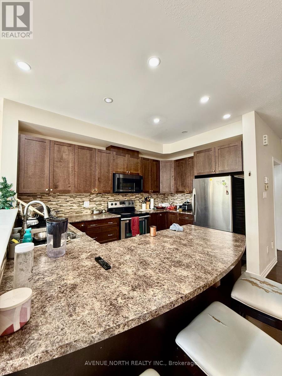 274 Broxburn Crescent, Ottawa, ON - Indoor Photo Showing Kitchen With Double Sink With Upgraded Kitchen