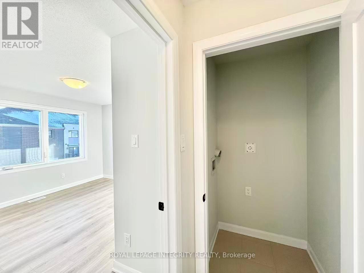 Laundry closet - 1118 Creekway Private, Ottawa, ON - Indoor Photo Showing Other Room