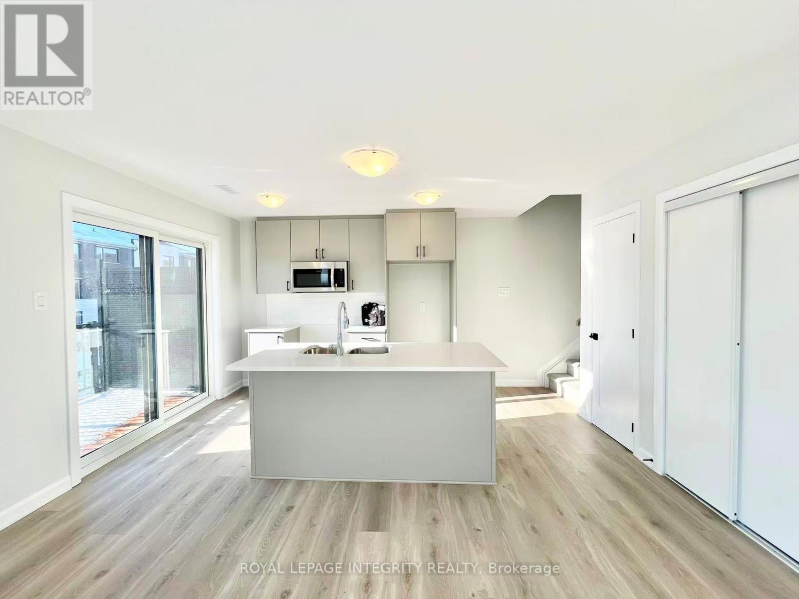 1118 Creekway Private, Ottawa, ON - Indoor Photo Showing Kitchen