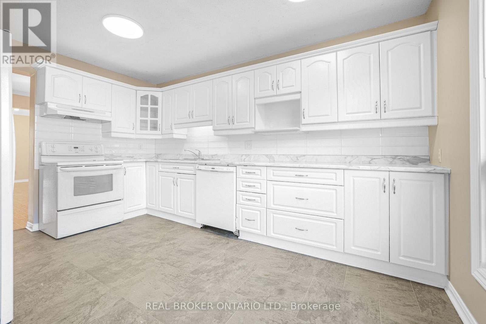 10 - 890 Cahill Drive W, Ottawa, ON - Indoor Photo Showing Kitchen