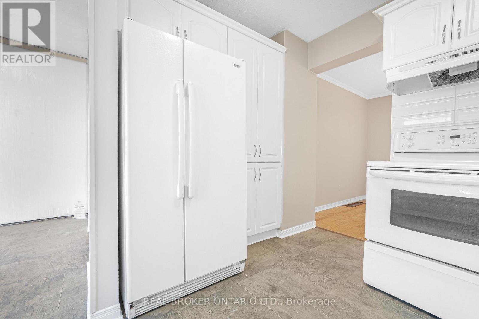 10 - 890 Cahill Drive W, Ottawa, ON - Indoor Photo Showing Kitchen
