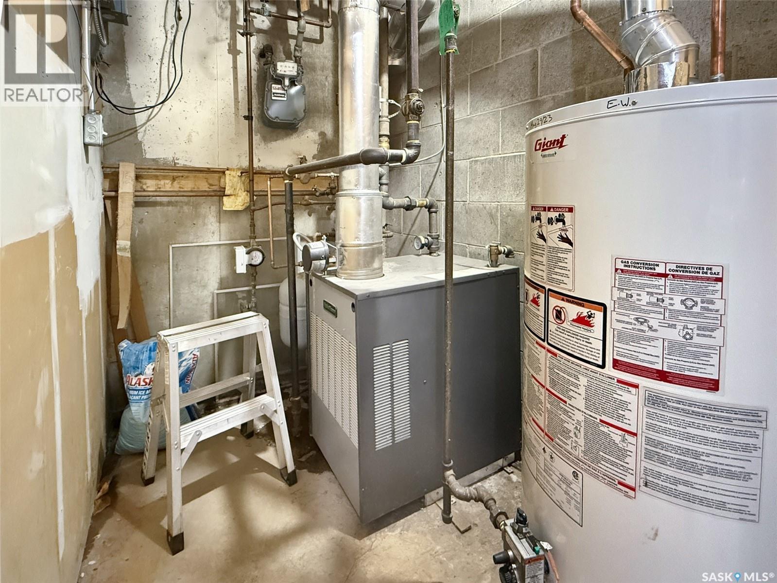 275 Central Avenue S, Swift Current, SK - Indoor Photo Showing Basement