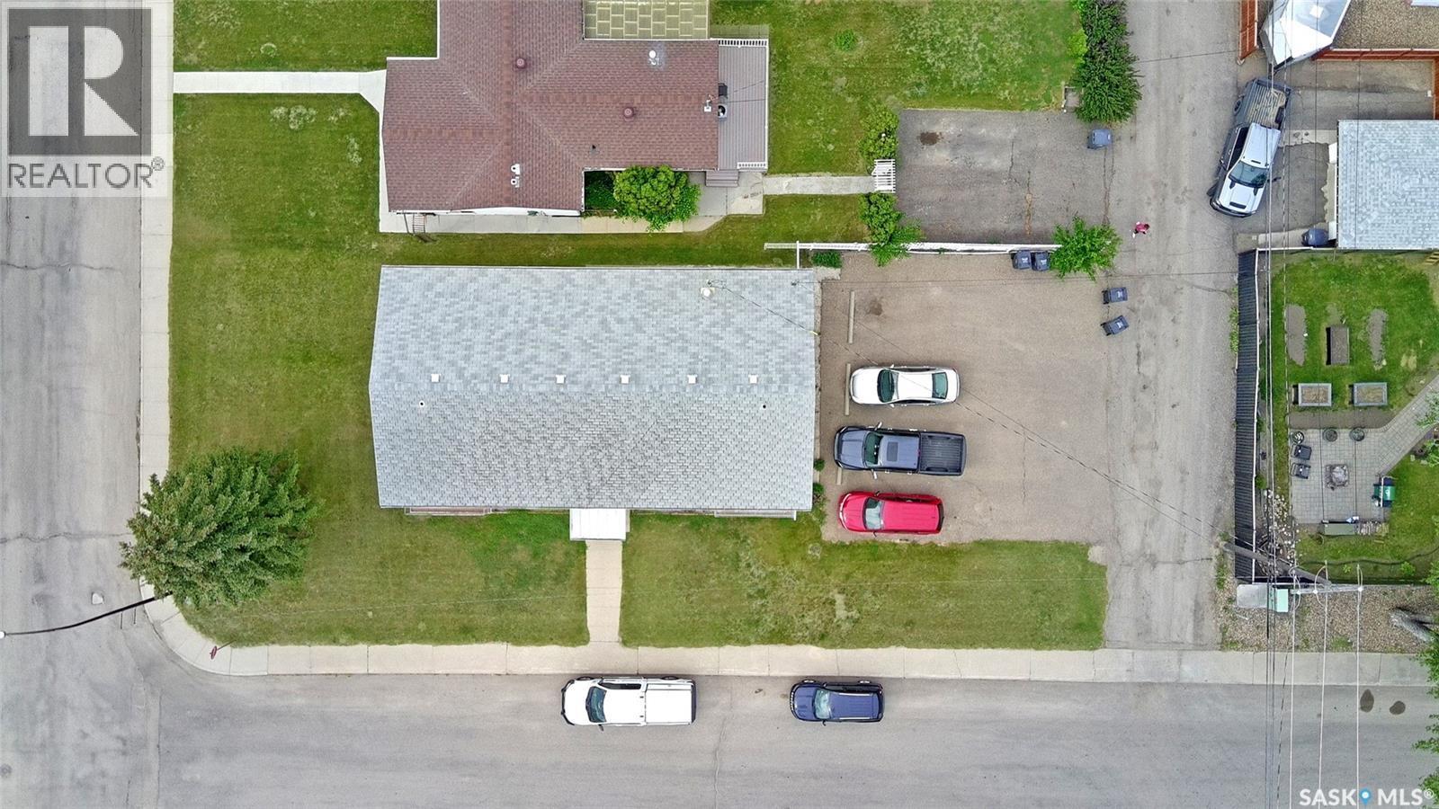 275 Central Avenue S, Swift Current, SK - Outdoor