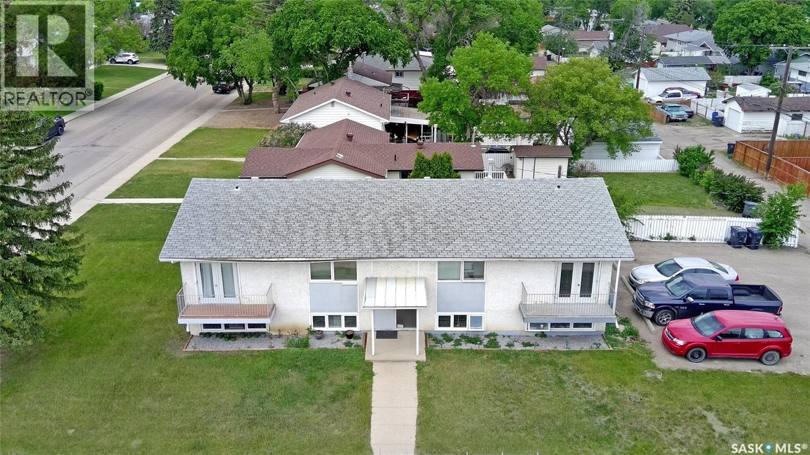 275 Central Avenue S, Swift Current, SK - Outdoor