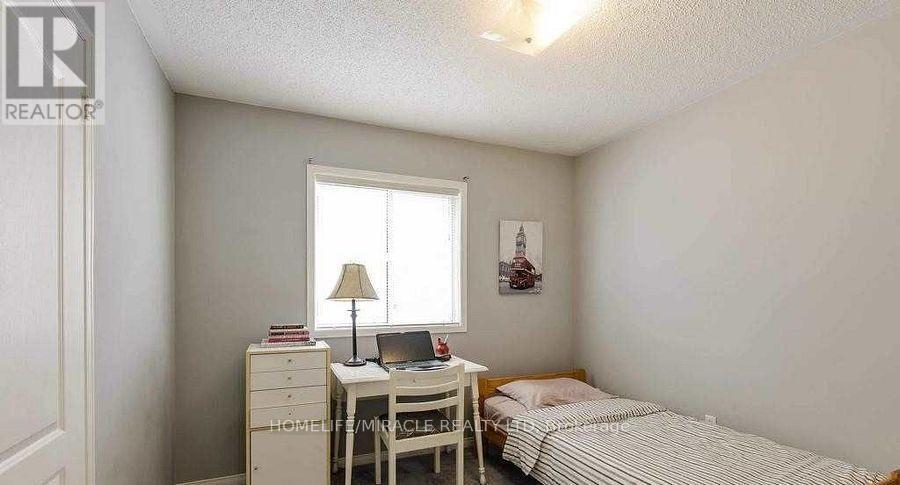 12 Willow Park Drive, Brampton, ON - Indoor Photo Showing Bedroom