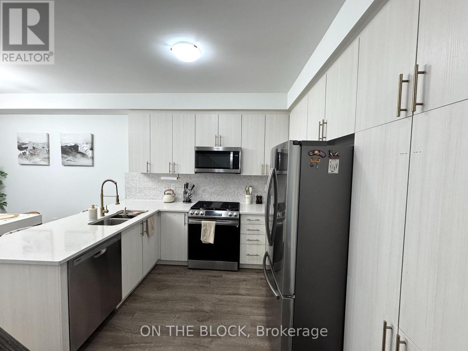 69 Melmar Street, Brampton, ON - Indoor Photo Showing Kitchen With Double Sink With Upgraded Kitchen