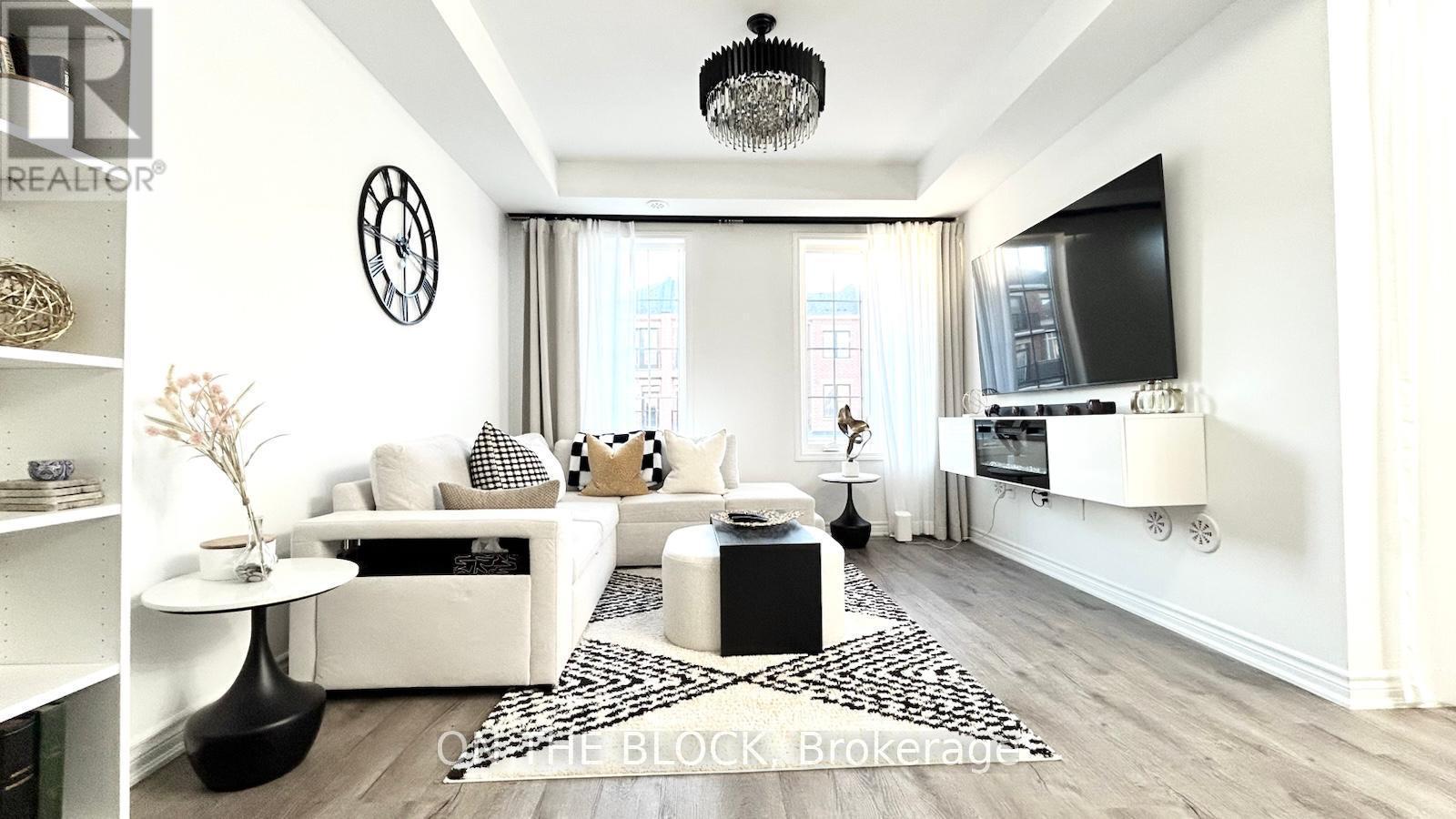 69 Melmar Street, Brampton, ON - Indoor Photo Showing Living Room