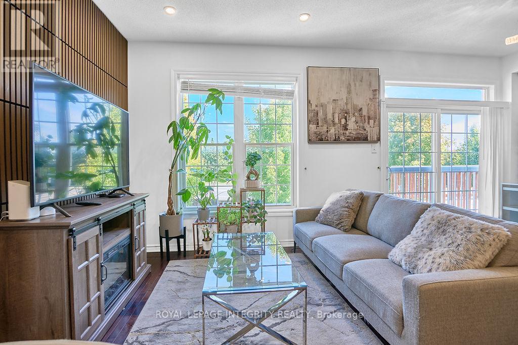 114 Battersea Crescent, Ottawa, ON - Indoor Photo Showing Living Room With Fireplace