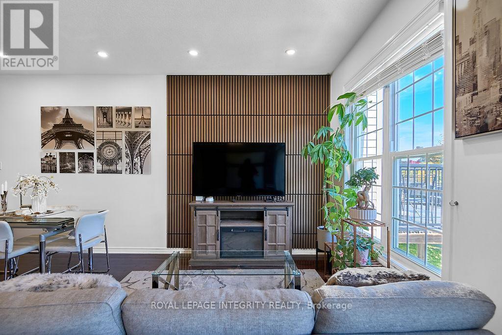 114 Battersea Crescent, Ottawa, ON - Indoor Photo Showing Living Room