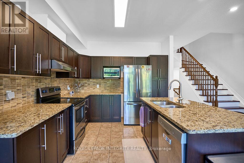 114 Battersea Crescent, Ottawa, ON - Indoor Photo Showing Kitchen With Stainless Steel Kitchen With Double Sink With Upgraded Kitchen