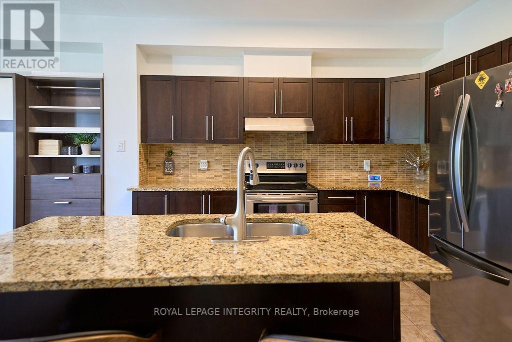 114 Battersea Crescent, Ottawa, ON - Indoor Photo Showing Kitchen With Stainless Steel Kitchen With Double Sink With Upgraded Kitchen