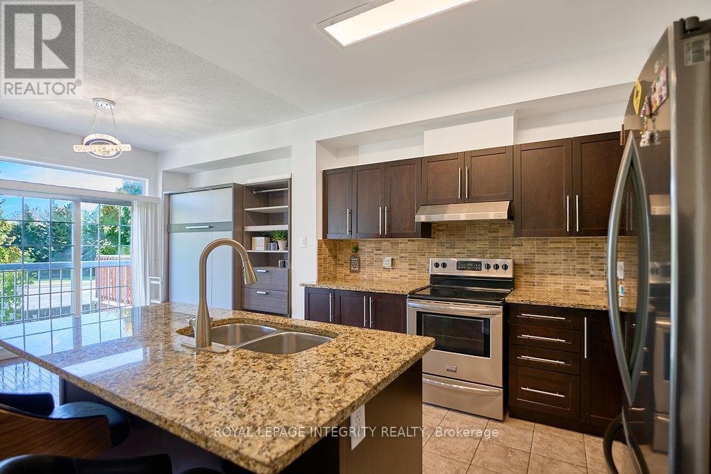 114 Battersea Crescent, Ottawa, ON - Indoor Photo Showing Kitchen With Stainless Steel Kitchen With Double Sink With Upgraded Kitchen