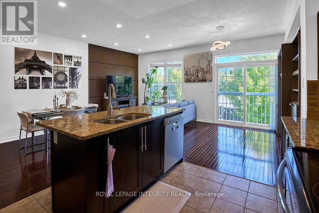 114 Battersea Crescent, Ottawa, ON - Indoor Photo Showing Kitchen With Double Sink