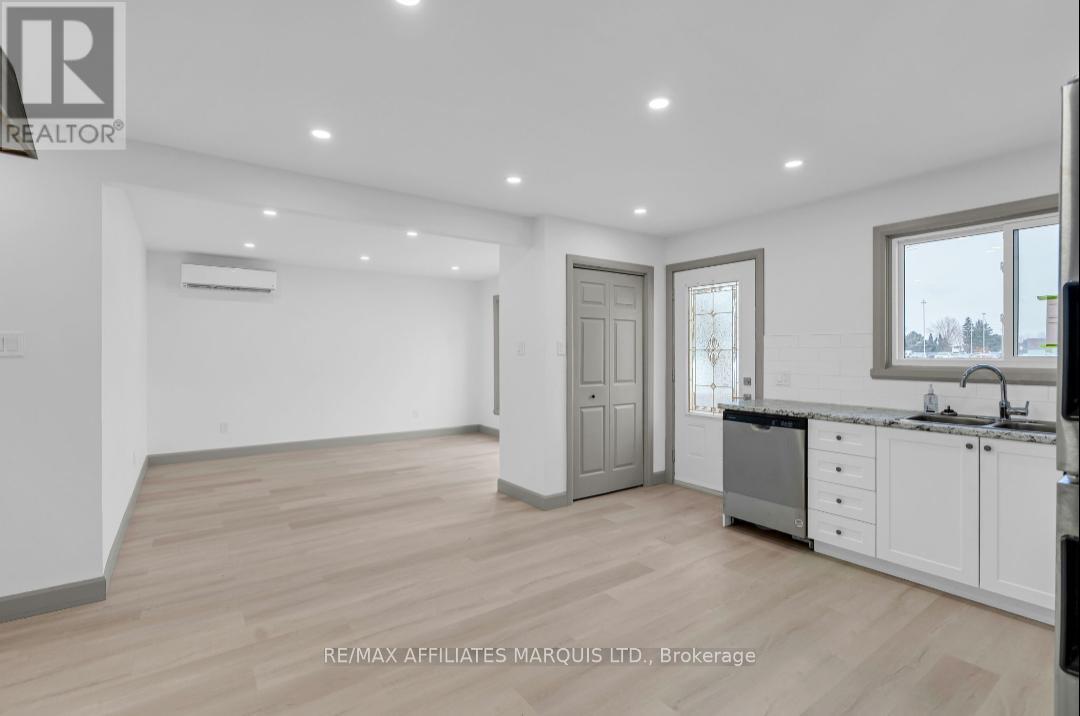 814 Alice Street, Cornwall, ON - Indoor Photo Showing Kitchen