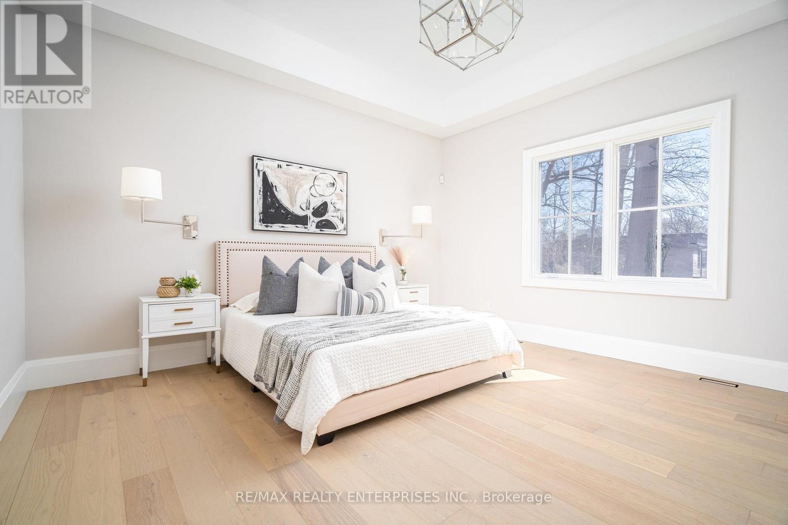 1322 Minaki Road, Mississauga, ON - Indoor Photo Showing Bedroom