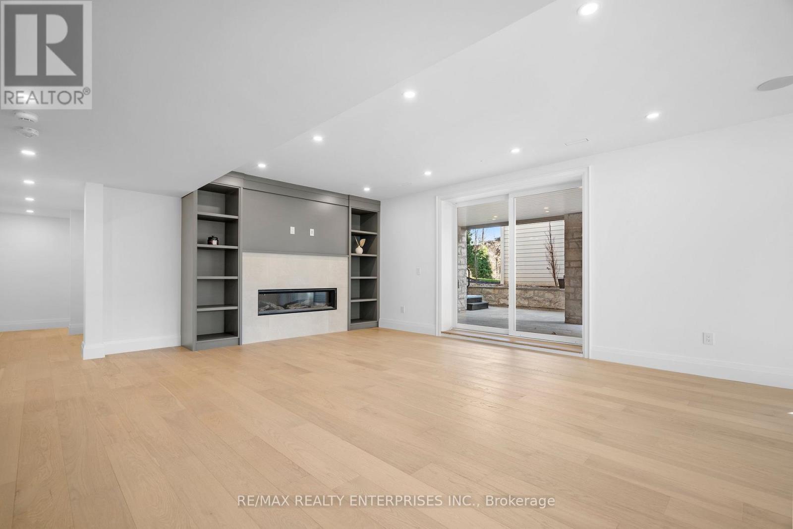 1322 Minaki Road, Mississauga, ON - Indoor With Fireplace