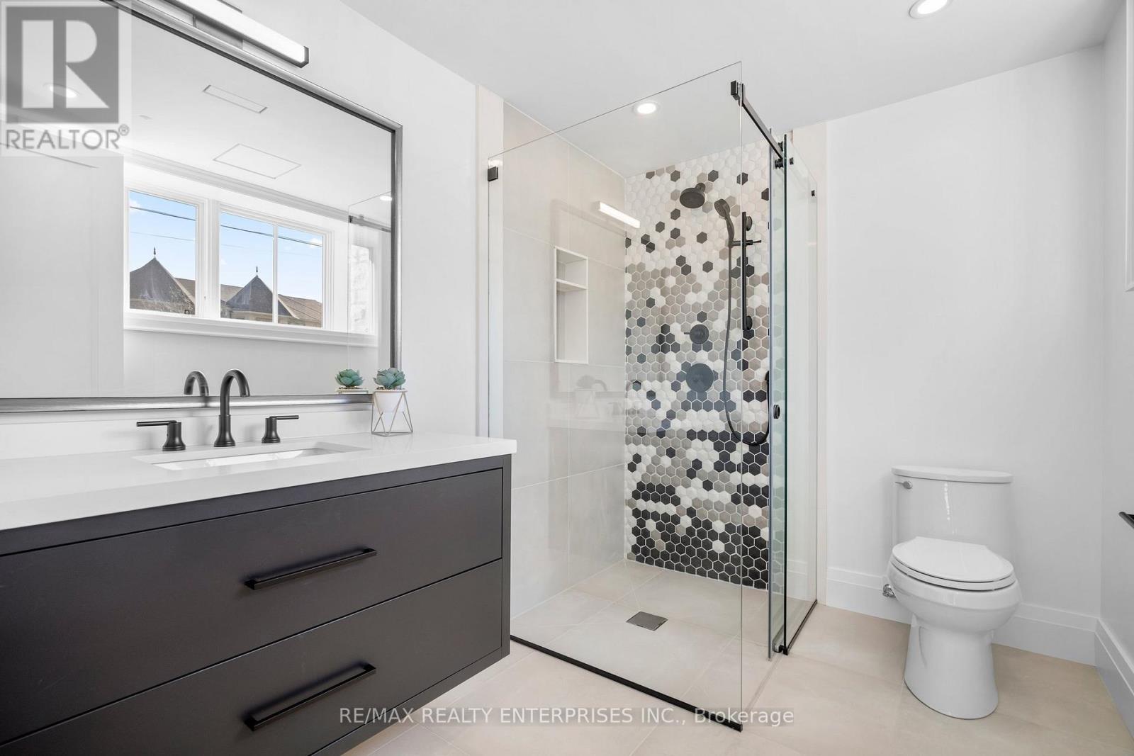 1322 Minaki Road, Mississauga, ON - Indoor Photo Showing Bathroom